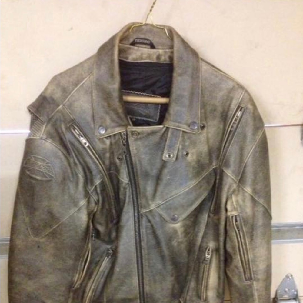Brown leather motorcycle jacket w/built-in armor